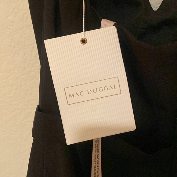 NWT Mac Duggal CLASSIC SLEEVELESS A-LINE GOWN WITH POCKETS black size 10. - Picture 9 of 10